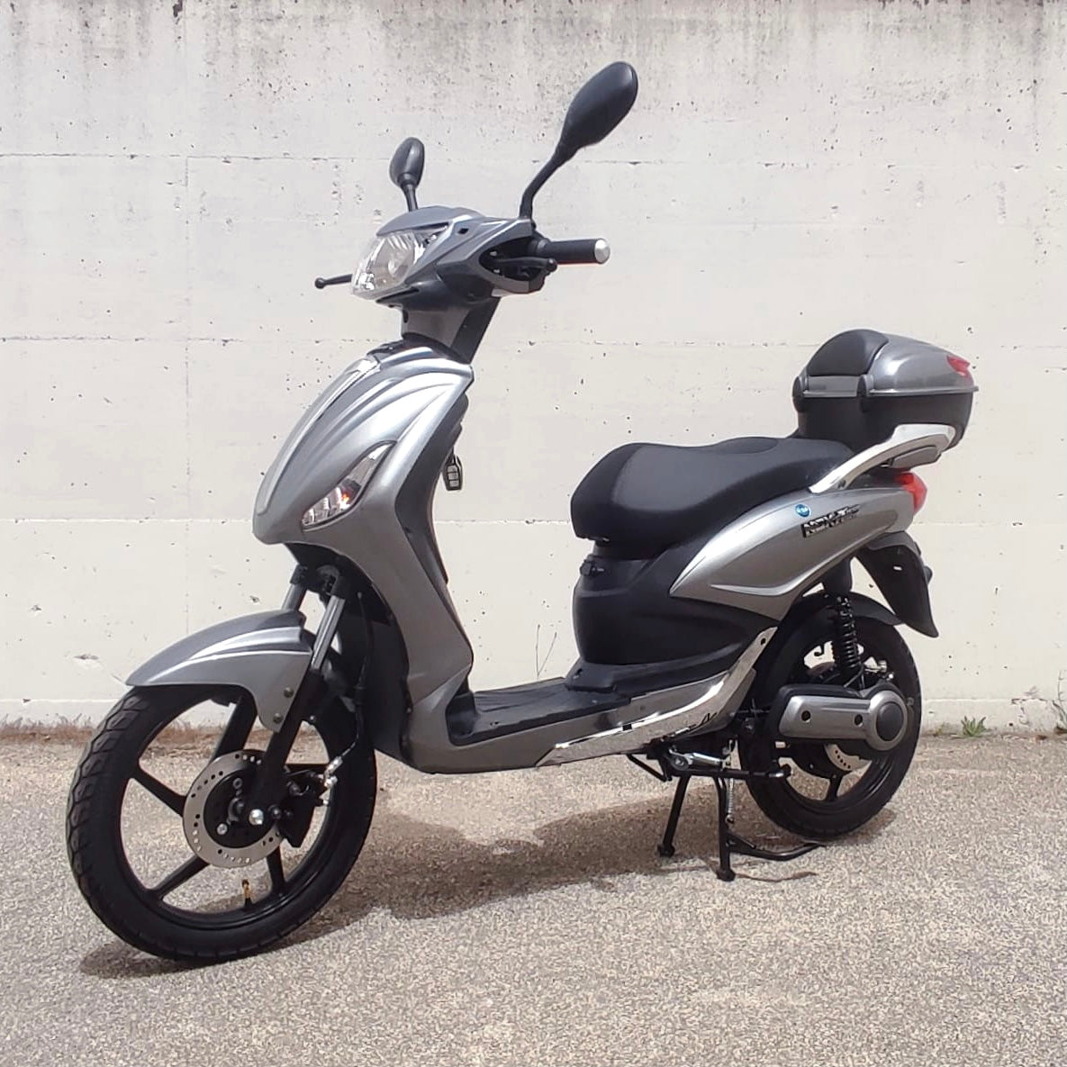 Scooter elettrico NCX X-TECH EVO 1250W 48V 20AH - TARGABILE