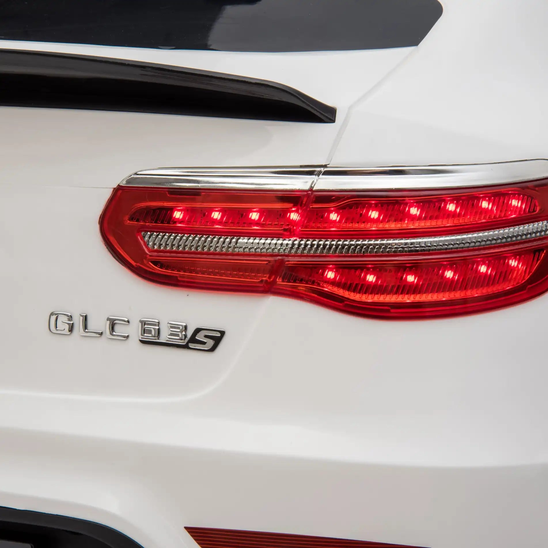 Mercedes GLC AMG Coupé elettrica per bambini a 12V