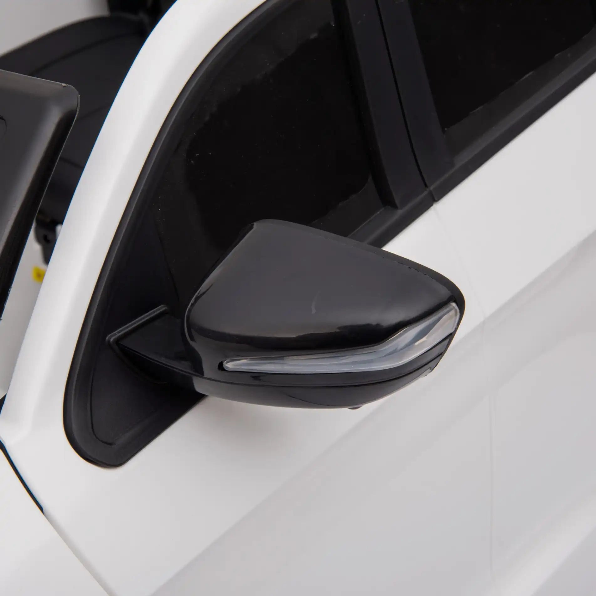 Mercedes GLC AMG Coupé elettrica per bambini a 12V