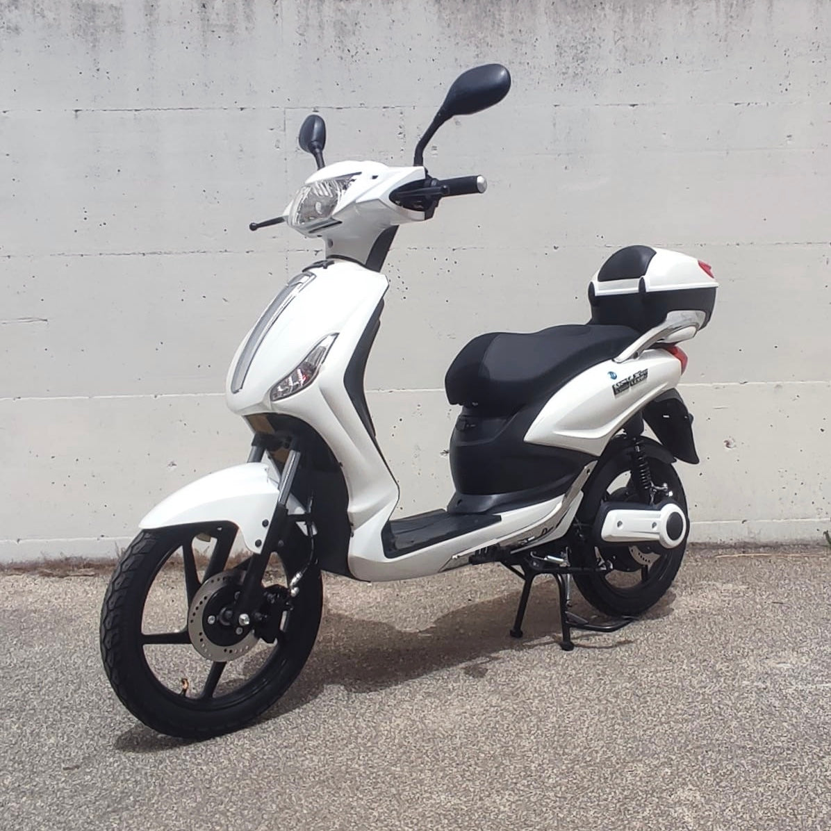 Scooter elettrico NCX X-TECH EVO 1250W 48V 20AH - TARGABILE