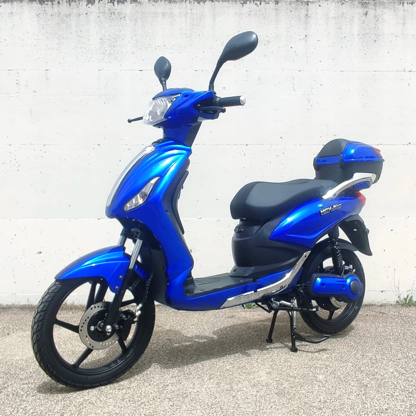 Scooter elettrico NCX X-TECH EVO 1250W 48V 20AH - TARGABILE