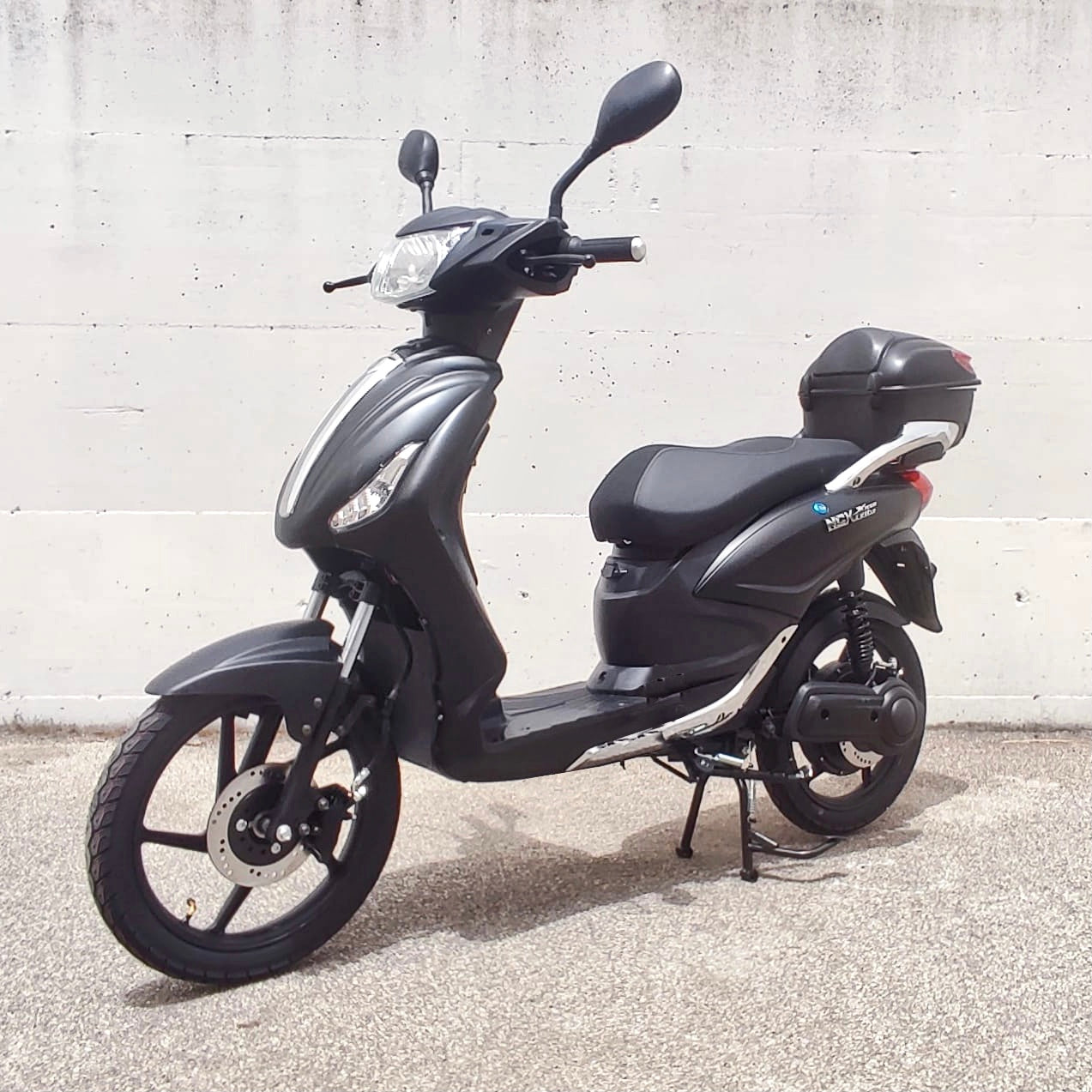 Scooter elettrico NCX X-TECH EVO 1250W 48V 20AH - TARGABILE