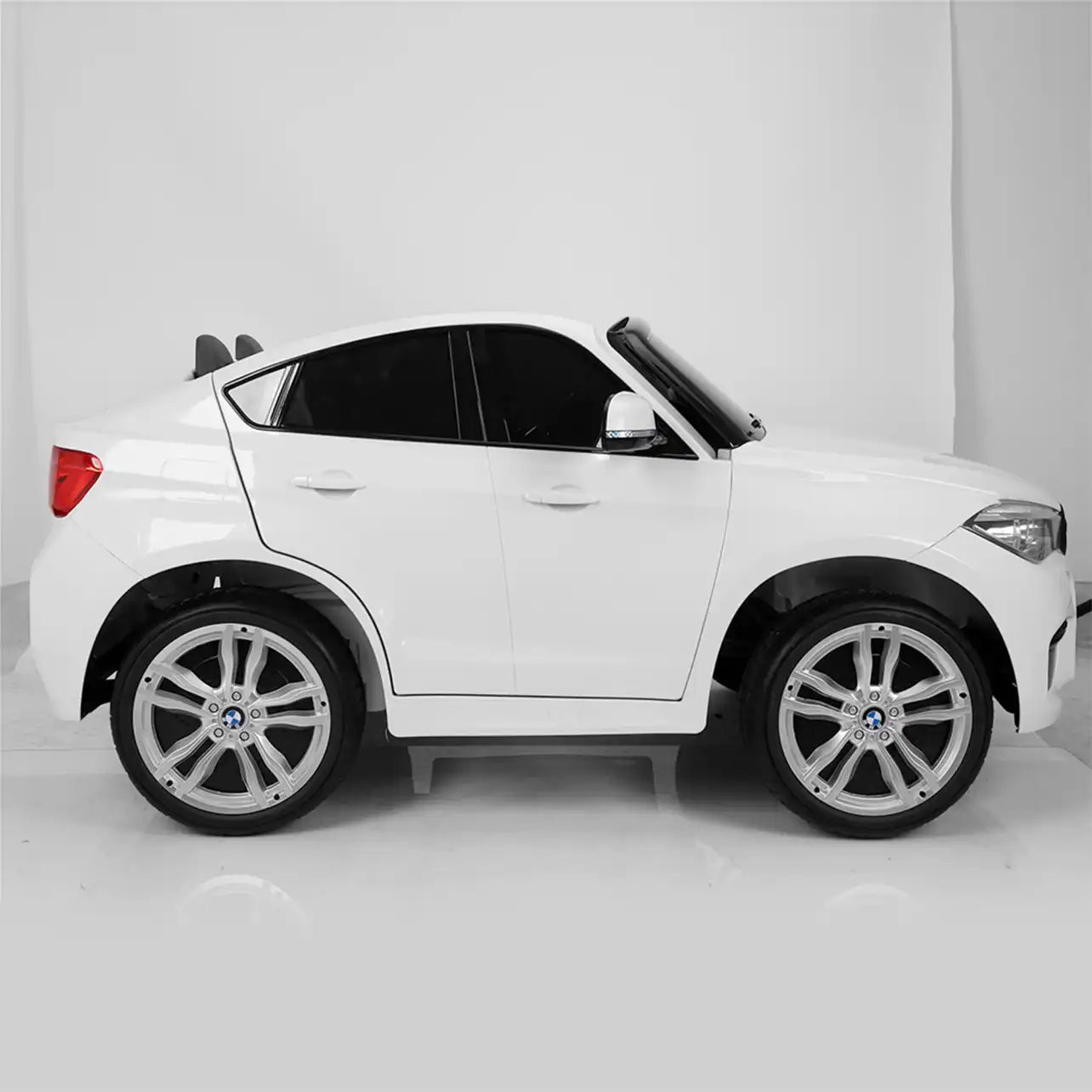 Bmw X6 M elettrica per bambini a 12V con 2 posti